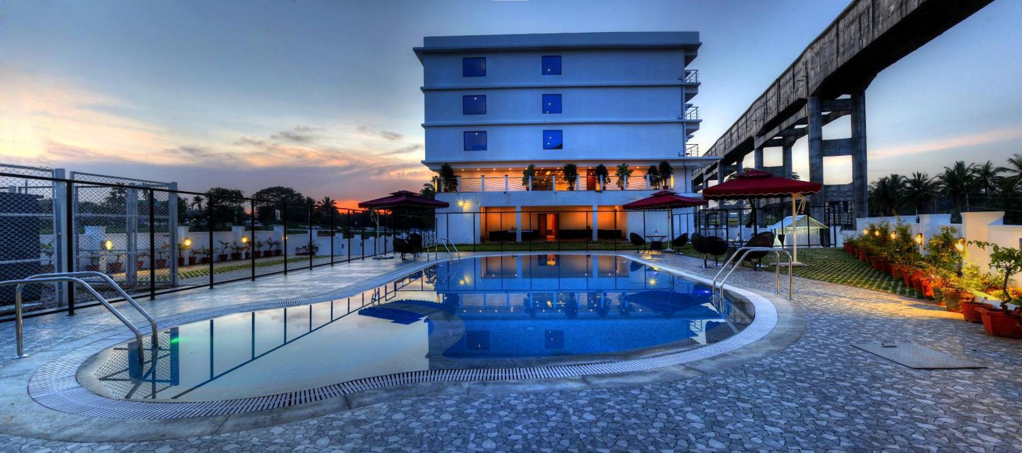 The Atrium Boutique Hotel Májszúr Kültér fotó